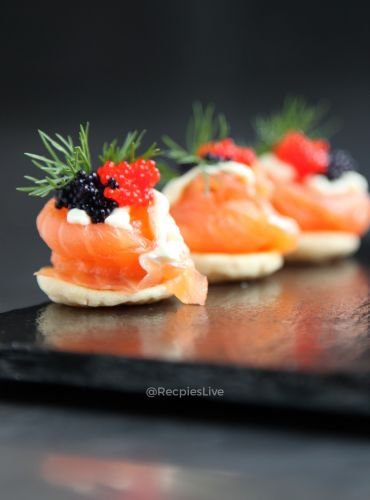 canapes_black_red_caviar_blini_dill_creme_fresh (370 x 500 px) canapes_black_red_caviar