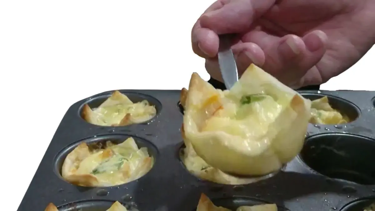 Easy Garlic Prawn Tartlets (The Perfect Party Appetizer)
